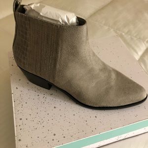 Abound women’s grey booties / ankle booties